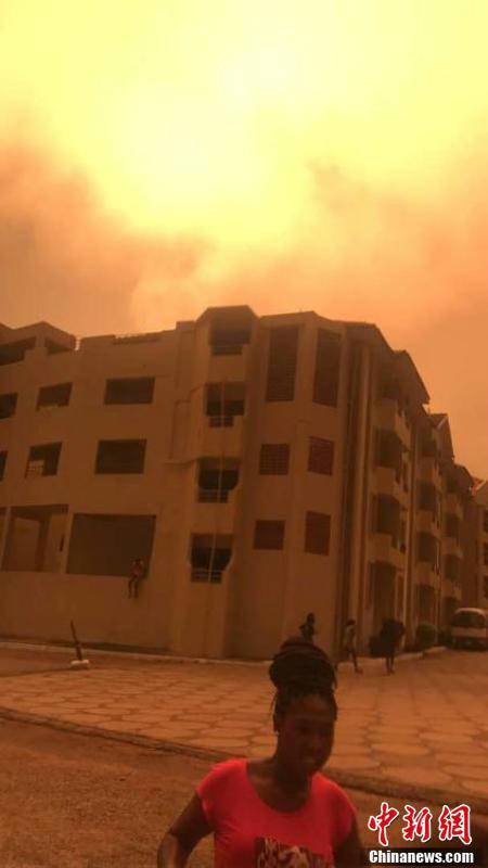 據(jù)悉，爆炸發(fā)生在當(dāng)晚7時30分許。加納國家災(zāi)難管理組織官員阿布&middot;拉馬丹在現(xiàn)場說，目前確認(rèn)爆炸造成至少2人死亡。